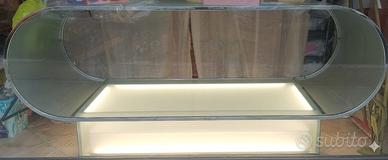 bancone in vetro con luce led e vetrina espositiva