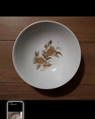 Ceramica Rosenthal. Piatto bianco lavorato in rili