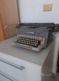 Macchina da scrivere doppio carrello