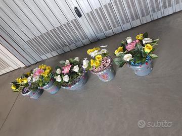 Vasoi di fiori fate a mano.