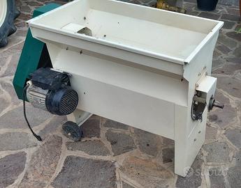 Pigiatrice elettrica per uva