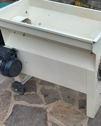 Pigiatrice elettrica per uva