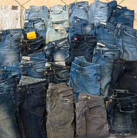 Lotto di 24 jeans di marca da donna