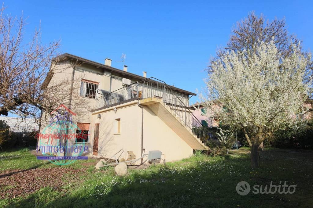 Villa di 260 m² con più di 5 locali e box auto a C - Vista 2