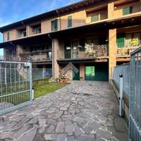 VILLA A SCHIERA CENTRALE A MONTE CREMASCO
