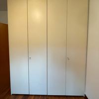 Armadio con ante e cassettiera