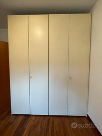 Armadio con ante e cassettiera