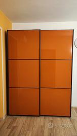 Armadio a due ante scorrevoli 