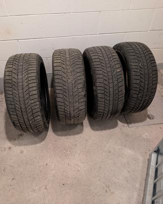 Gomme WinterCont 235/45/18
