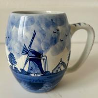 Tazza ceramica blu Delft con mulino a vento