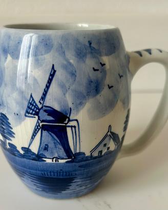 Tazza ceramica blu Delft con mulino a vento