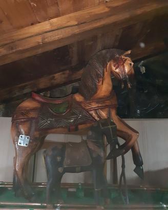 cavallo di legno antico