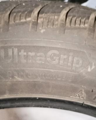 PNEUMATICI INVERNALI Goodyear   215/55 R17 98