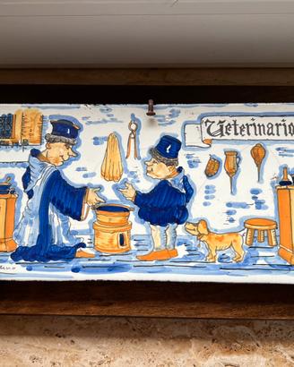 Ceramica di Gubbio targa su legno veterinario