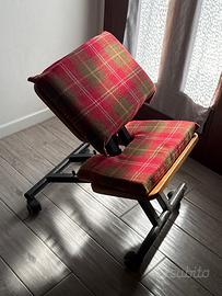 Sedia ergonomica in legno e metallo