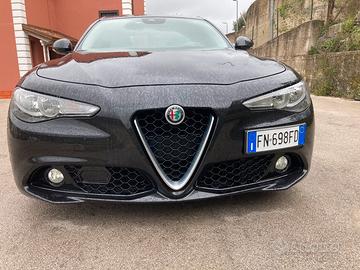 Vendesi paraurti intatto alfa Giulia