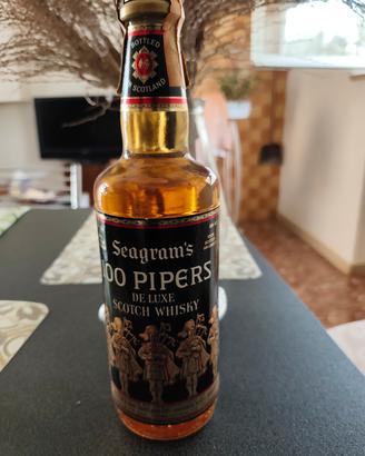 seagram's 100 Pipers De Lux