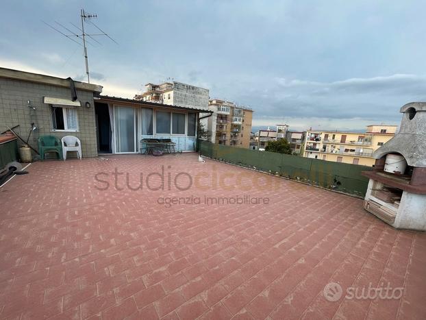 Appartamento Con Terrazzo In Parco Privato