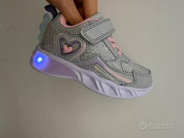Scarpe da ginnastica con suola luminosa