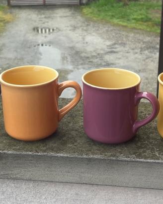 Tazze colorate in ceramica