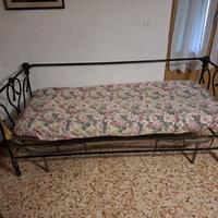 Divano ferro battuto. 