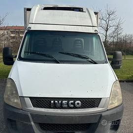 FURGONE IVECO ISOTERMICO CON GRUPPO FRIGORIFERO