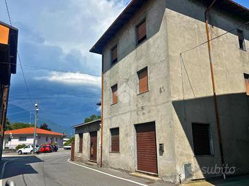 PALAZZINA A ESINE