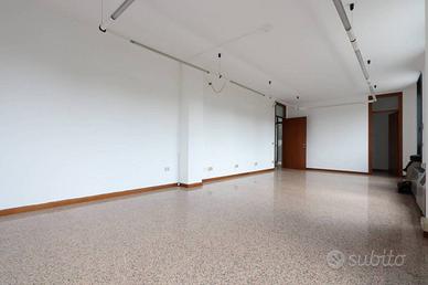 Immobile di 5285 m² con più di 5 locali a Vicenza