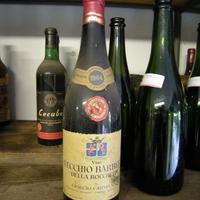 Bottiglia di vino vecchio barbera della rocchetta