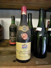 Bottiglia di vino vecchio barbera della rocchetta