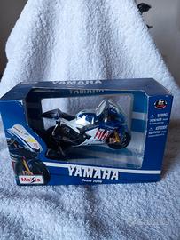 Modellino Yamaha YZR M1 Valentino rossi 