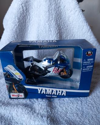 Modellino Yamaha YZR M1 Valentino rossi 