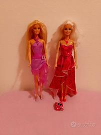 Due bambole con accessori