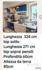 cucina con elettrodomestici 