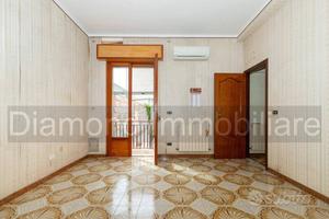 Casa singola con 2 terrazze e cortile a Riposto