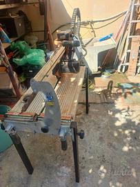 Tagliapiastrelle ad acqua professionale