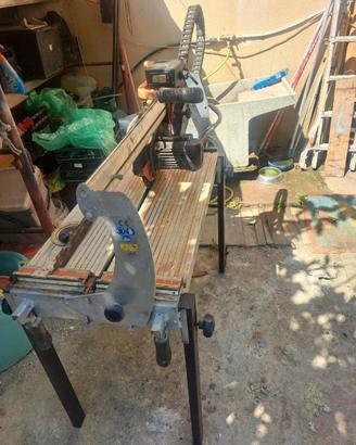 Tagliapiastrelle ad acqua professionale