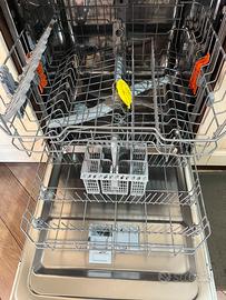 Lavastoviglie Ariston