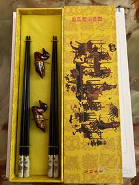 Set orientale con bacchette laccate