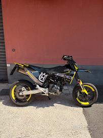 Husqvarna 701 supermoto
