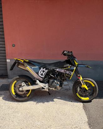 Husqvarna 701 supermoto