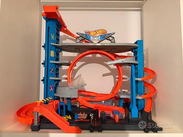 hot wheels garage ultimate squalo