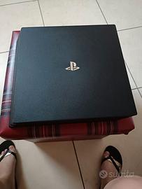 Playstation 4 Pro + 2 controller + 5 giochi