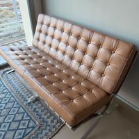 Divano 2 posti di design in pelle color cuoio