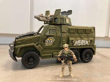 Mezzo militare con soldato Soldier Force