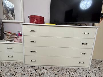 Comò e due comodini