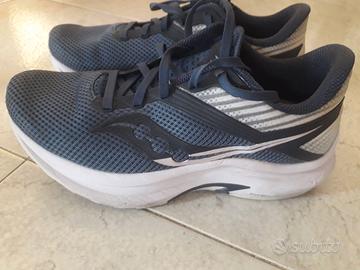 SAUCONY,