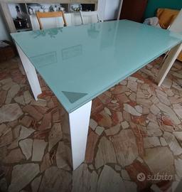 Tavolo di vetro