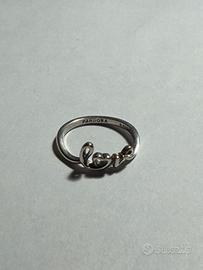 Anello pandora con scritts in cosrsivo
