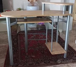 Postazione da lavoro/gaming con piano estraibile